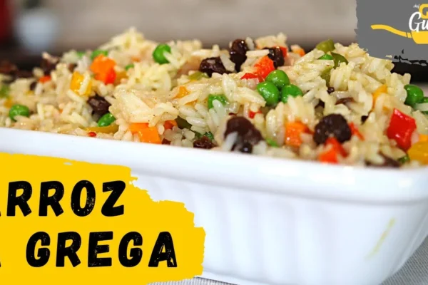 Arroz à Grega Colorido com Ervilha e Uva-Passa