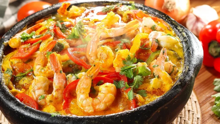 Moqueca de Peixe com Camarão e Pirão Cremoso